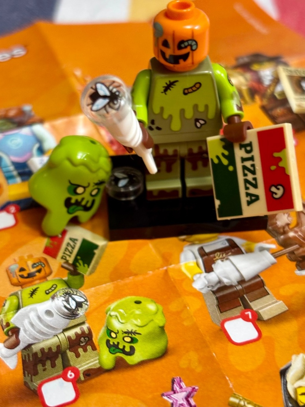 LEGO SERIES 29 "Trash Monster" col29-6 (with Stand, Accessories & Pamphlet).